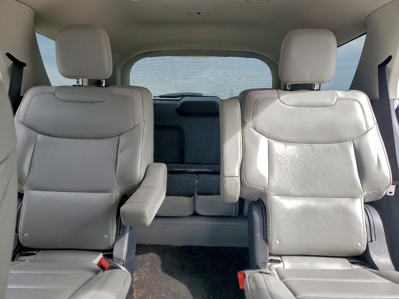 Ford Explorer Active Image 12