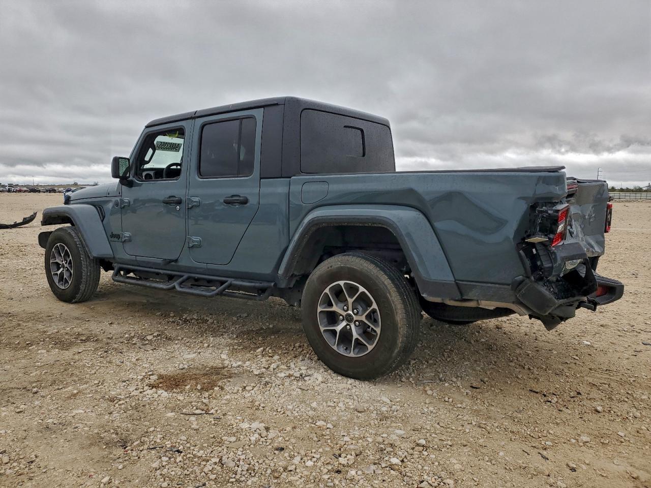 Jeep Gladiator Sport Image 2