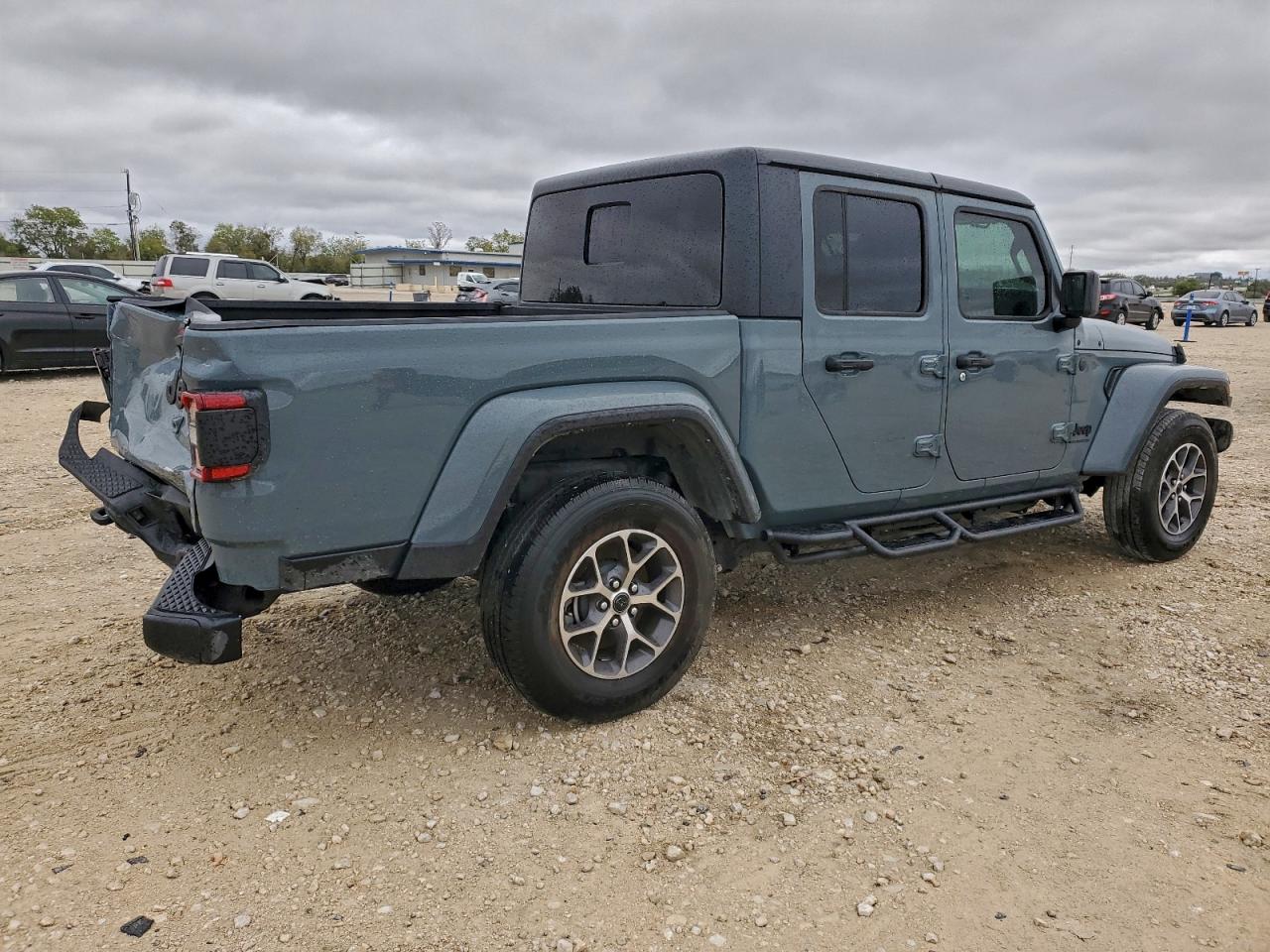 Jeep Gladiator Sport Image 4
