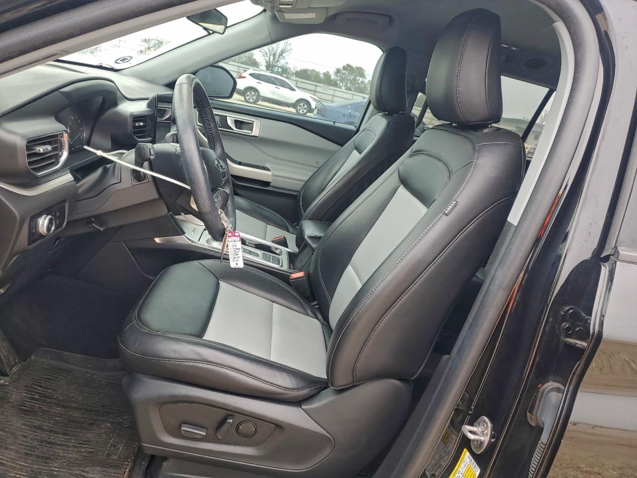 Ford Explorer Xlt Image 11