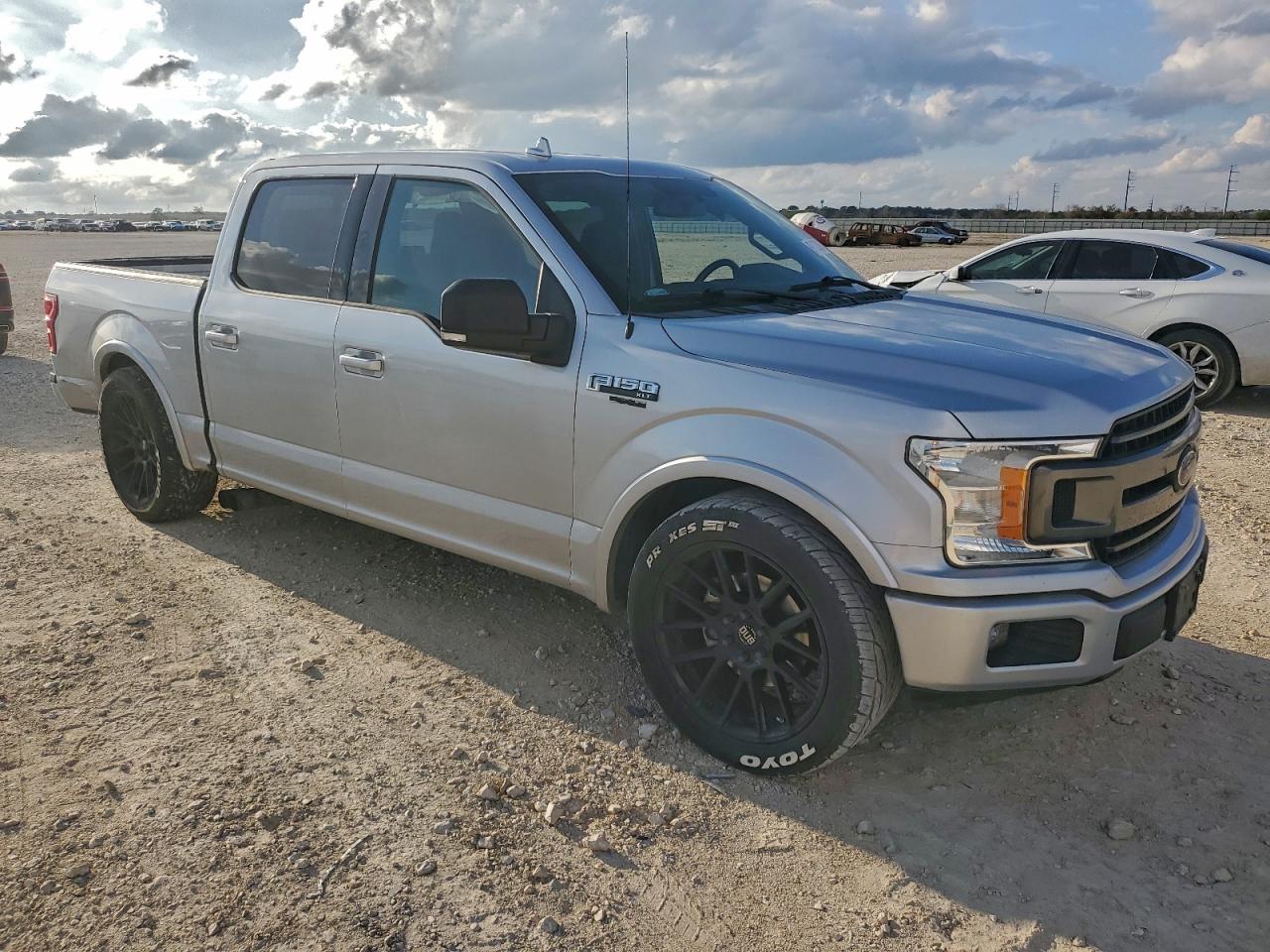 Ford F-150 Supercrew Image 3