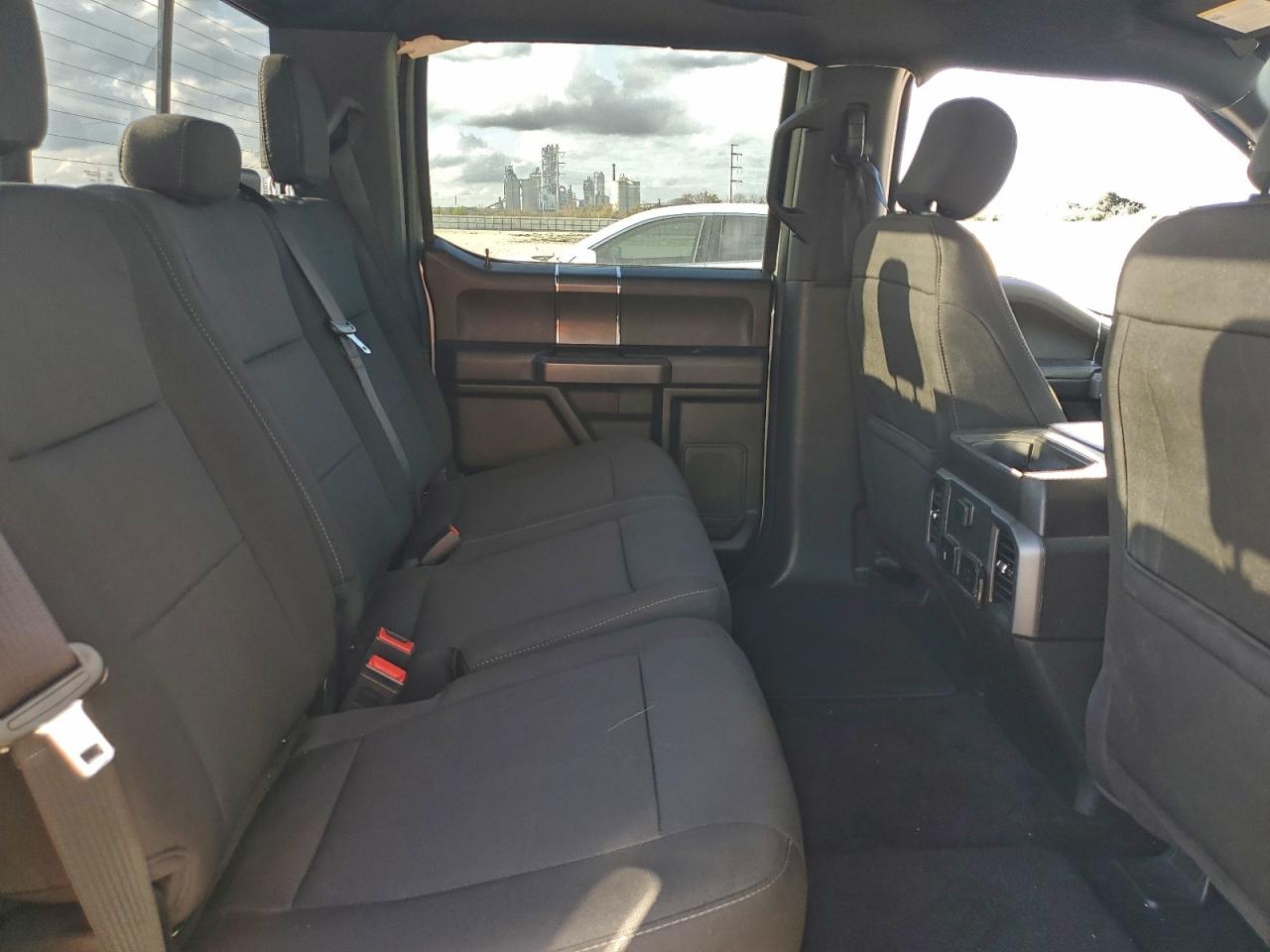 Ford F-150 Supercrew Image 9