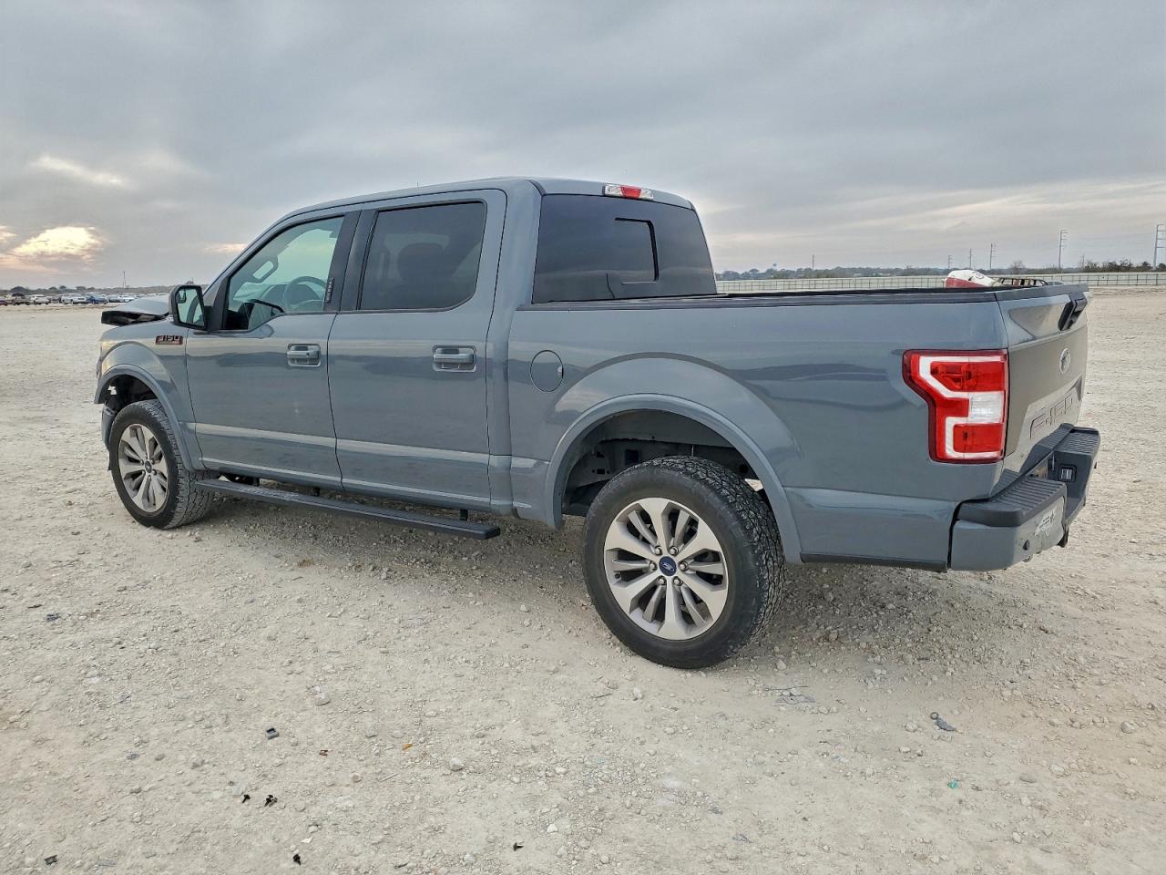 Ford F-150 Supercrew Image 7