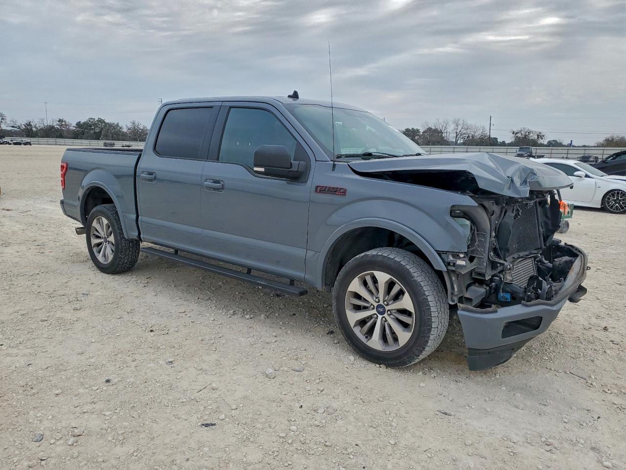 Ford F-150 Supercrew Image 2