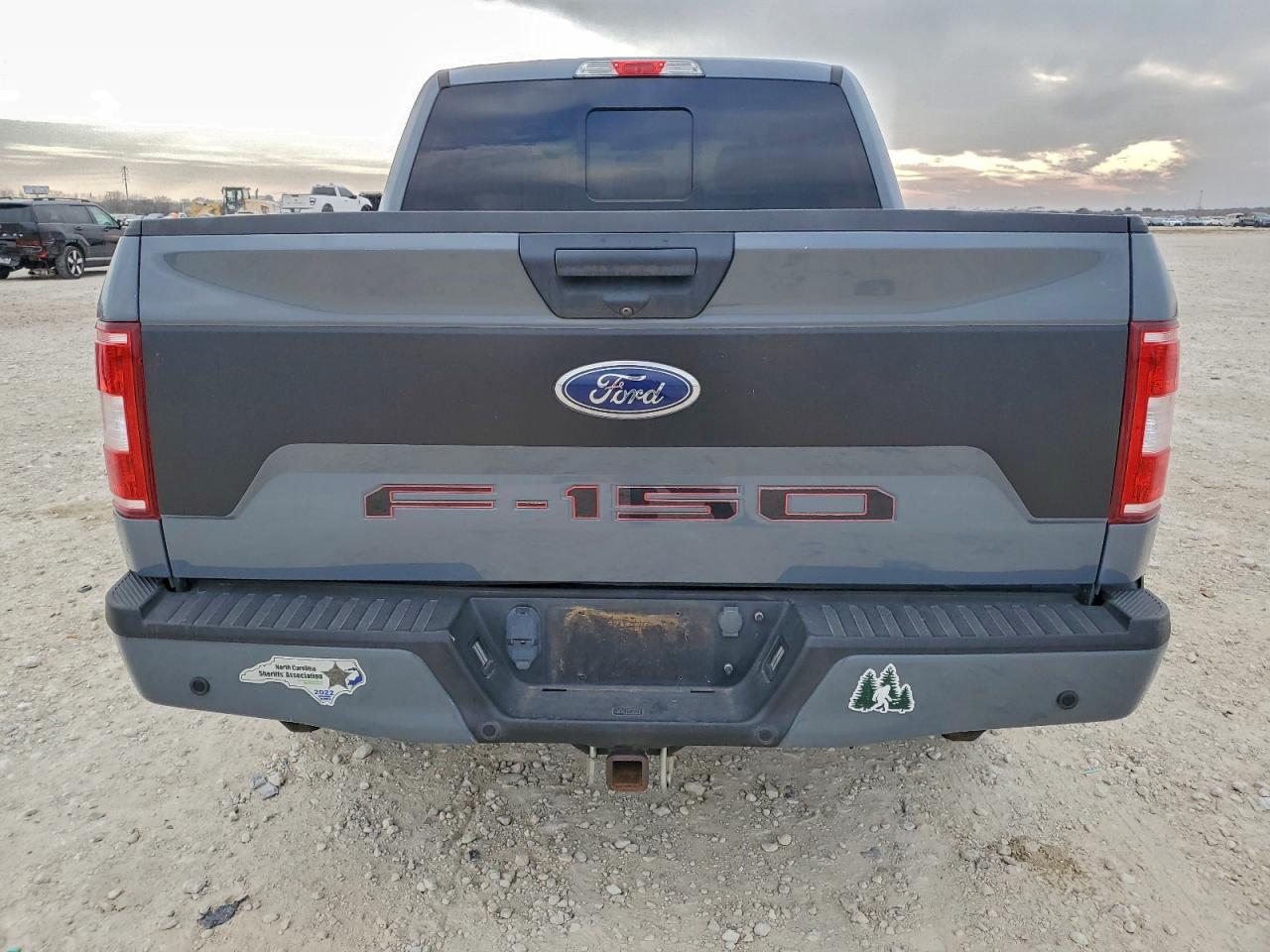 Ford F-150 Supercrew Image 11