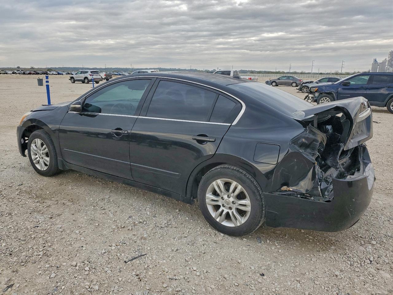 Nissan Altima Base Image 4