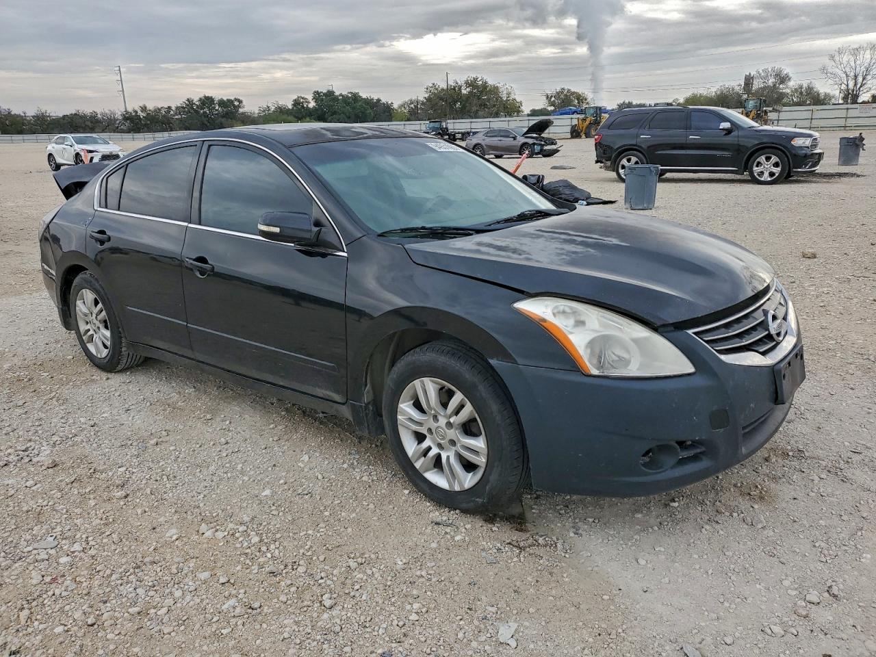 Nissan Altima Base Image 2
