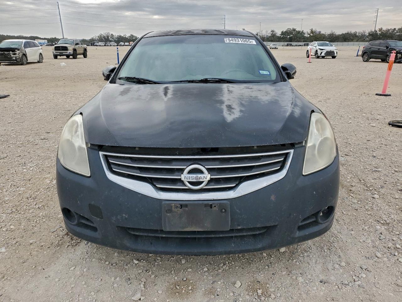 Nissan Altima Base Image 12