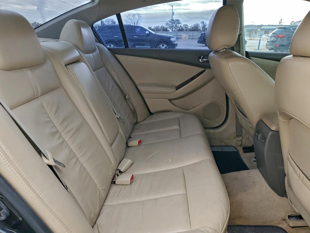 Nissan Altima Base Image 11