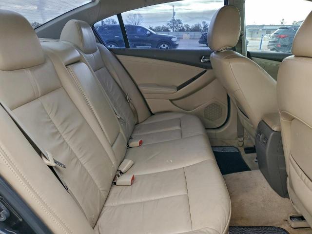 Nissan Altima Base Image 11