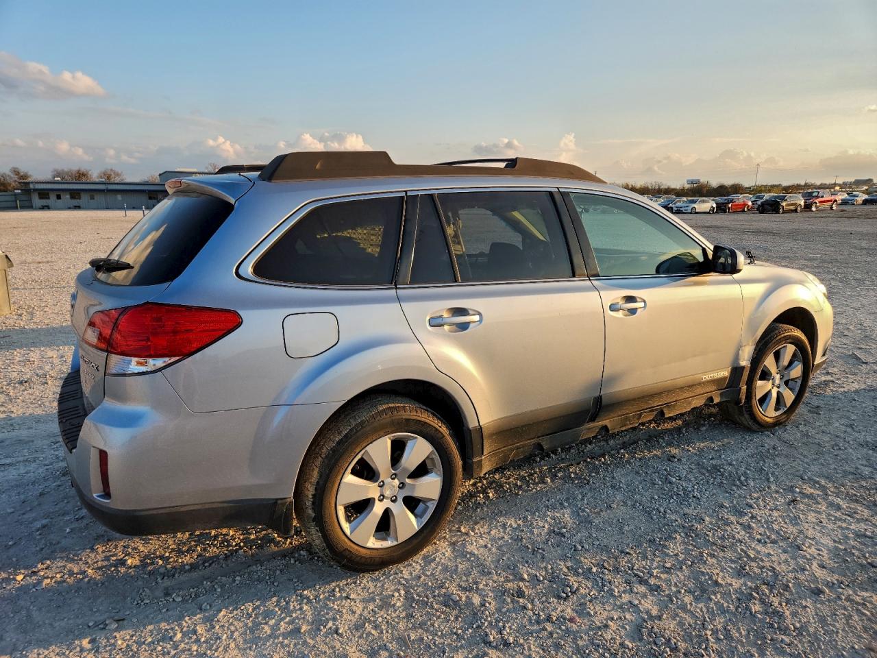 Subaru Outback 2.5i Premium Image 2