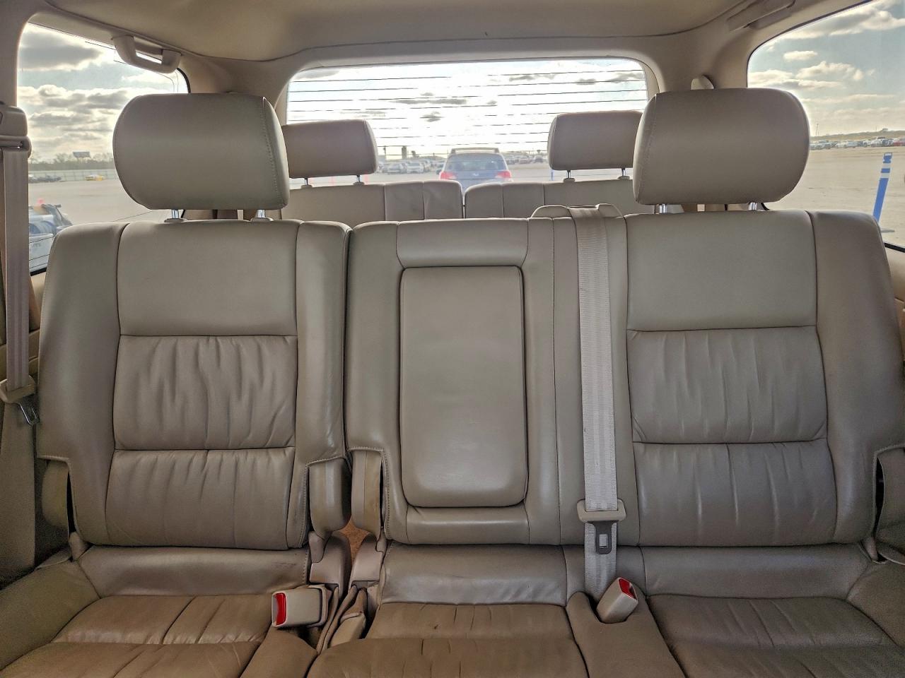 Toyota Land Cruis Image 9