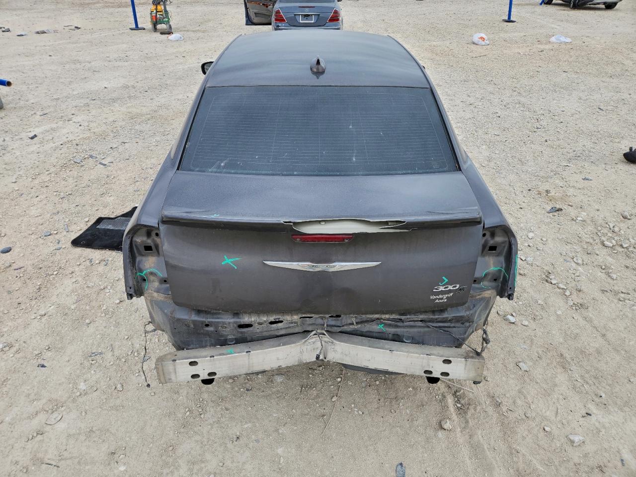 Chrysler 300 S Image 2