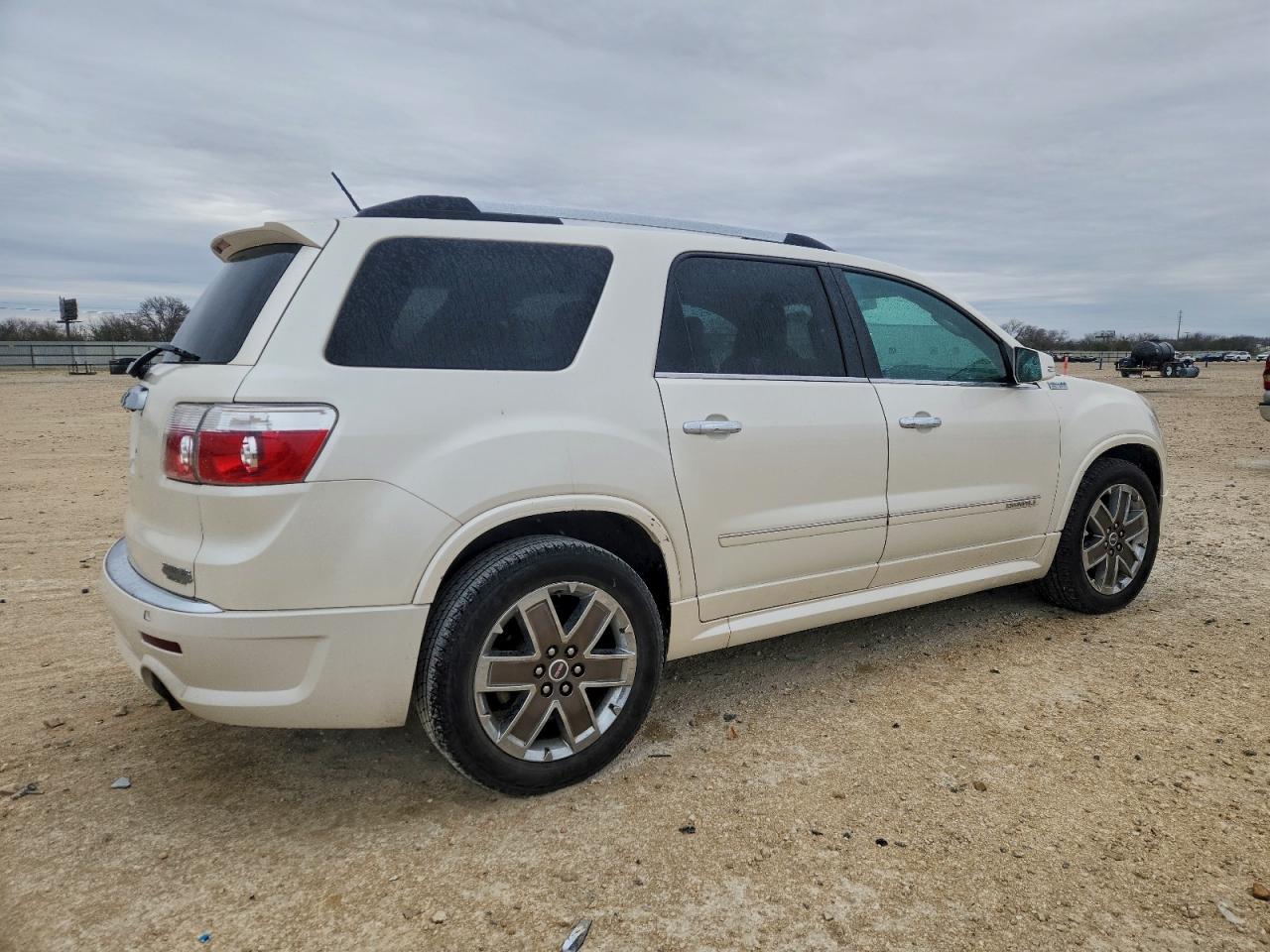 GMC Acadia Denali Image 7