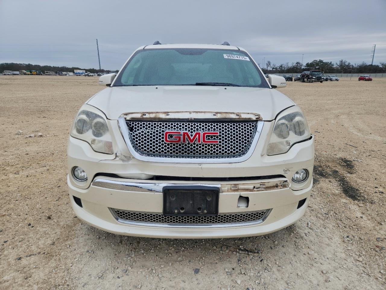 GMC Acadia Denali Image 2