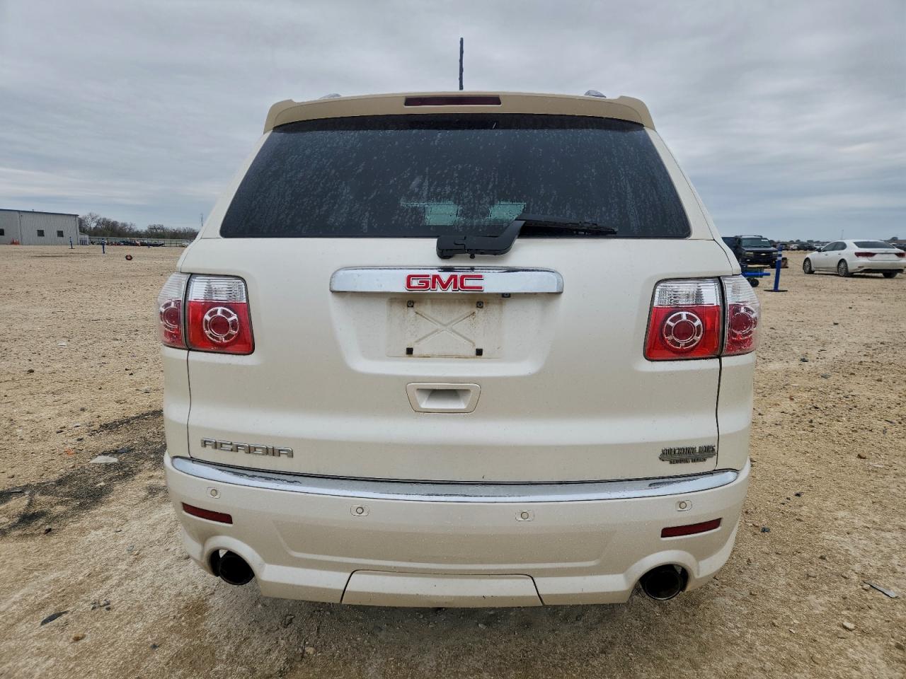 GMC Acadia Denali Image 6