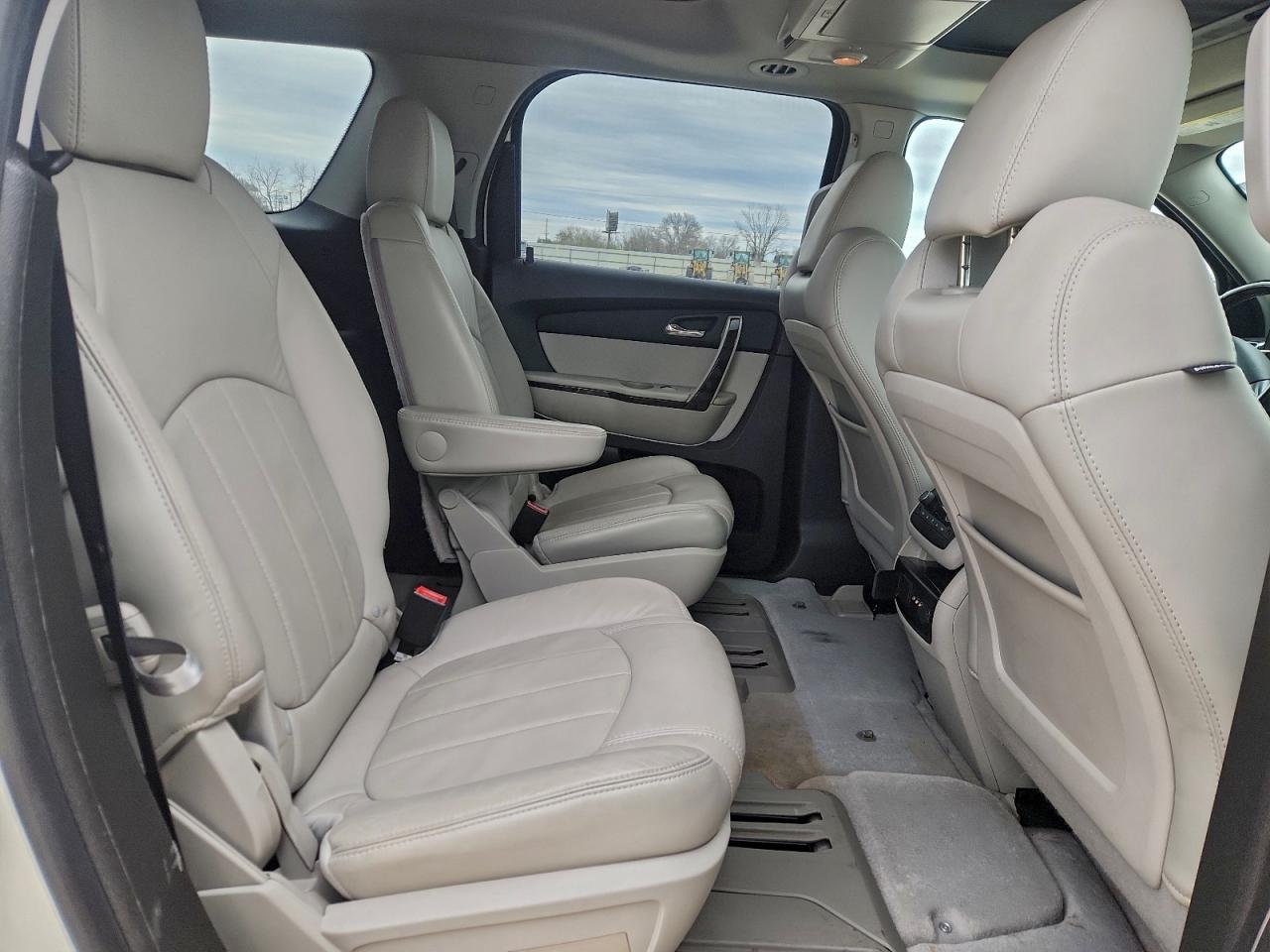 GMC Acadia Denali Image 3