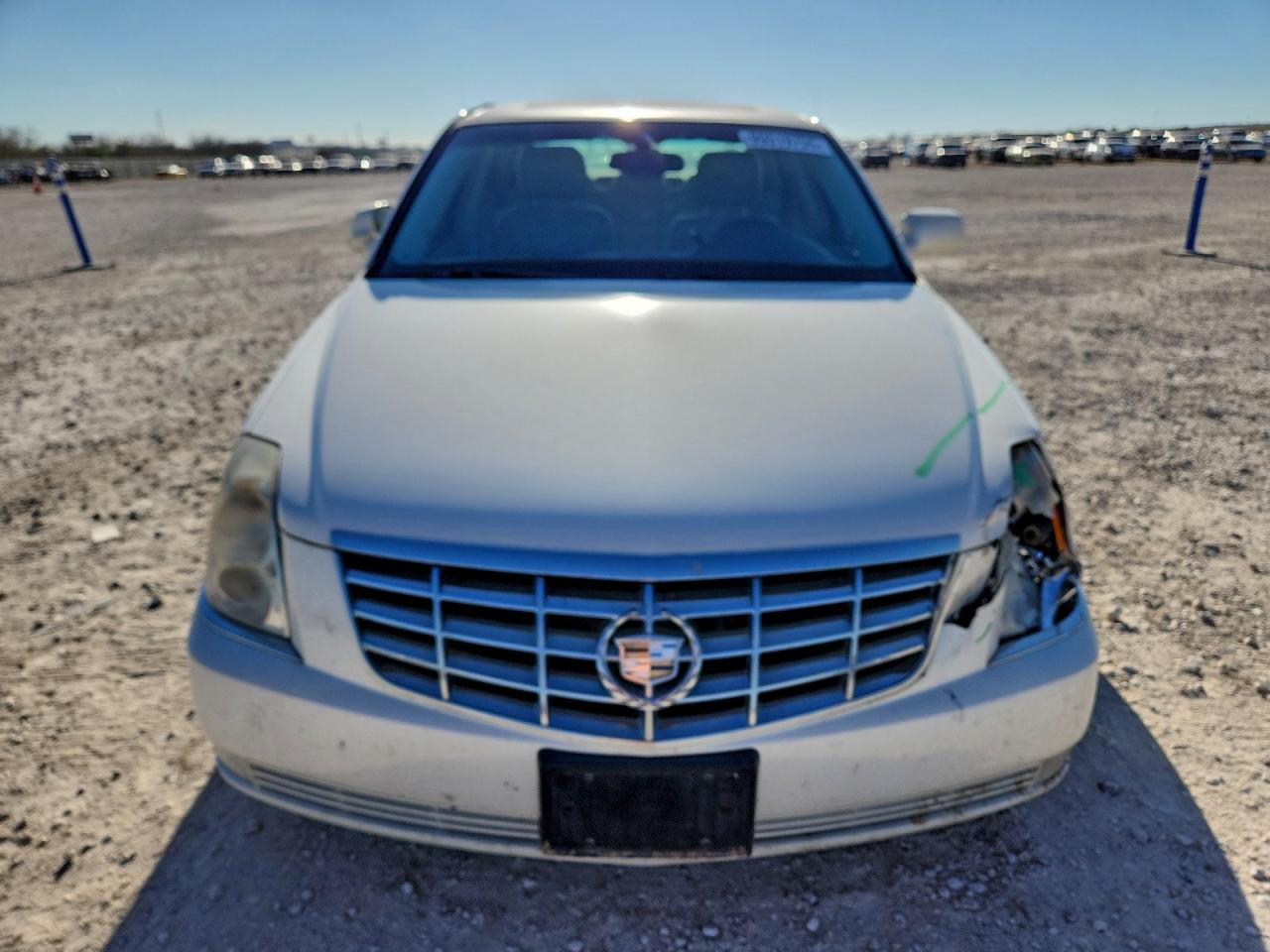 Cadillac DTS Image 2