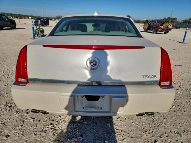 Cadillac DTS Image 7