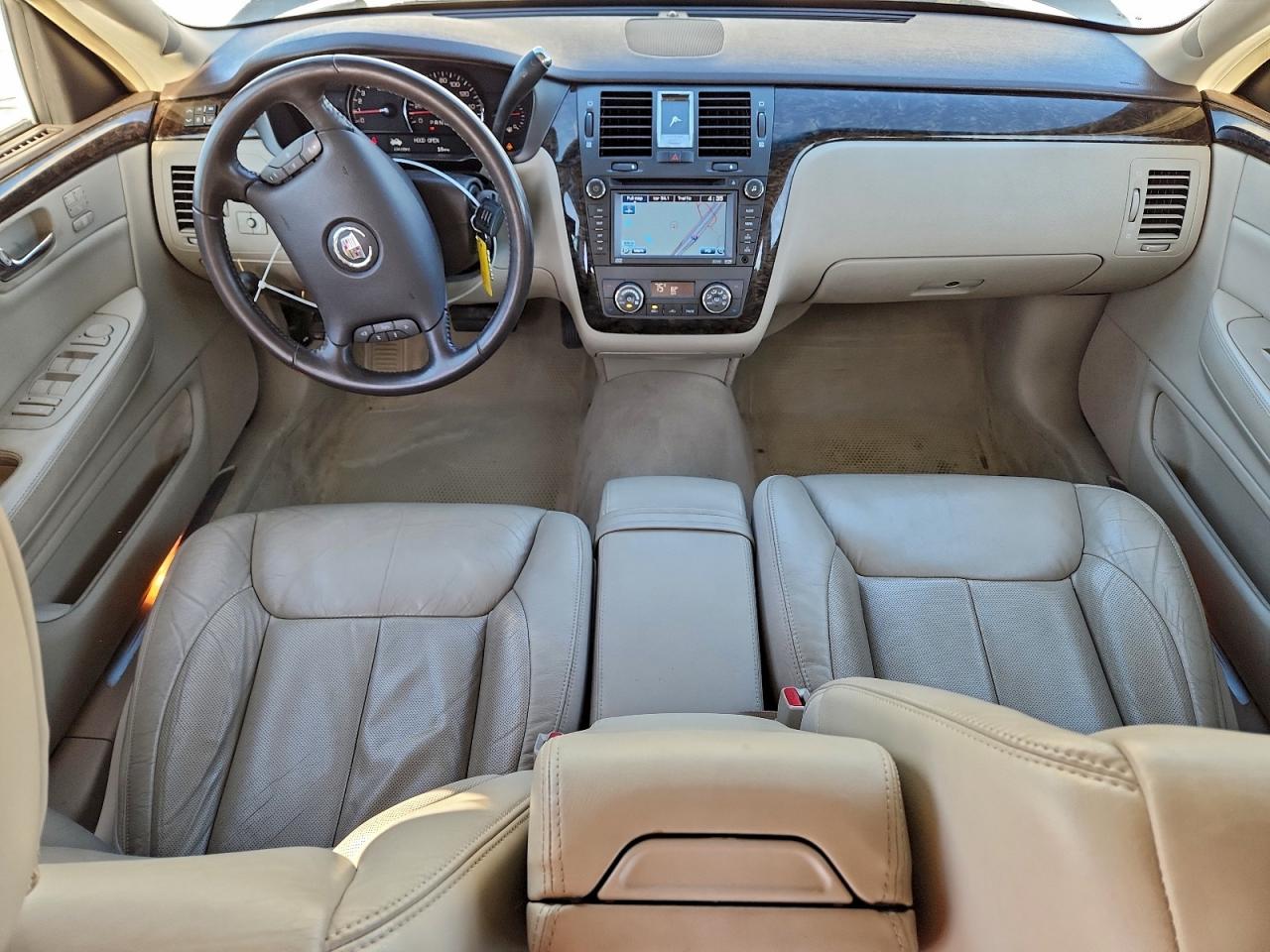 Cadillac DTS Image 12