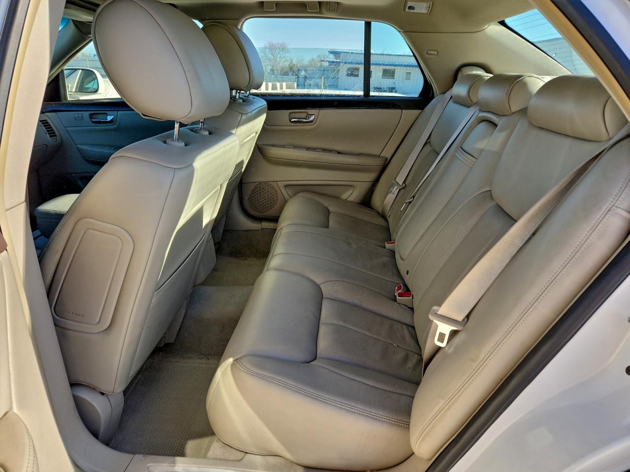 Cadillac DTS Image 5