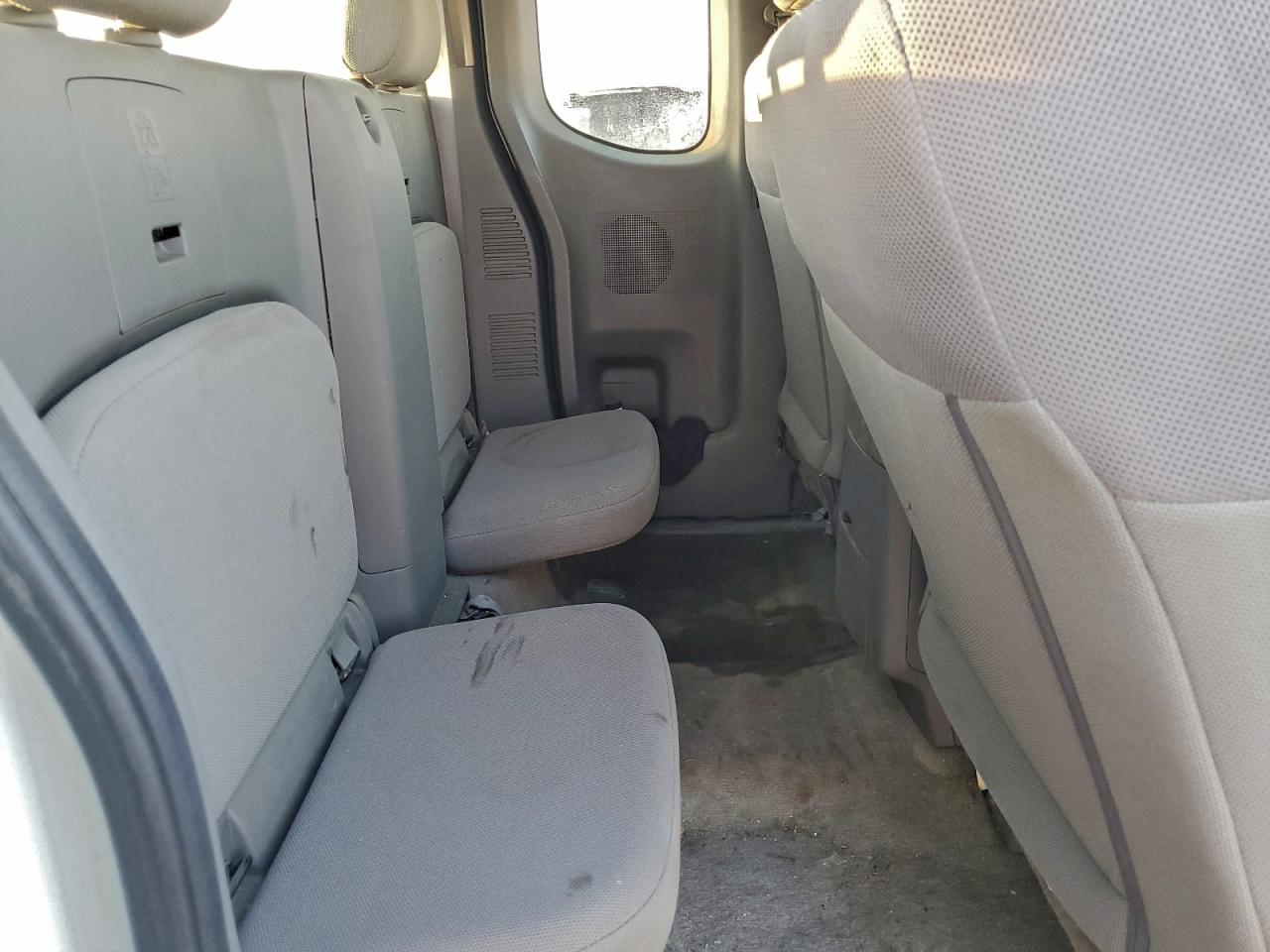 Nissan Frontier S Image 6