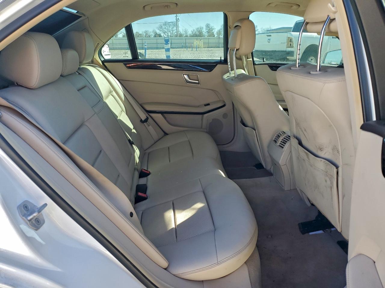 Mercedes-Benz E-Class 350 Image 5