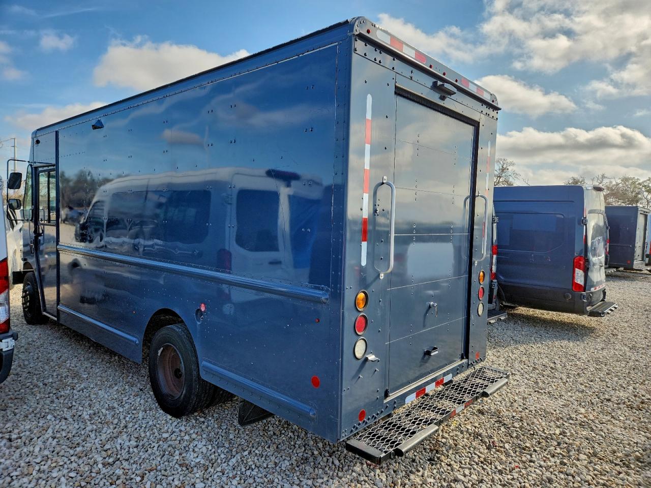 Freightliner Mt45 M Line Walk-in Van Image 3