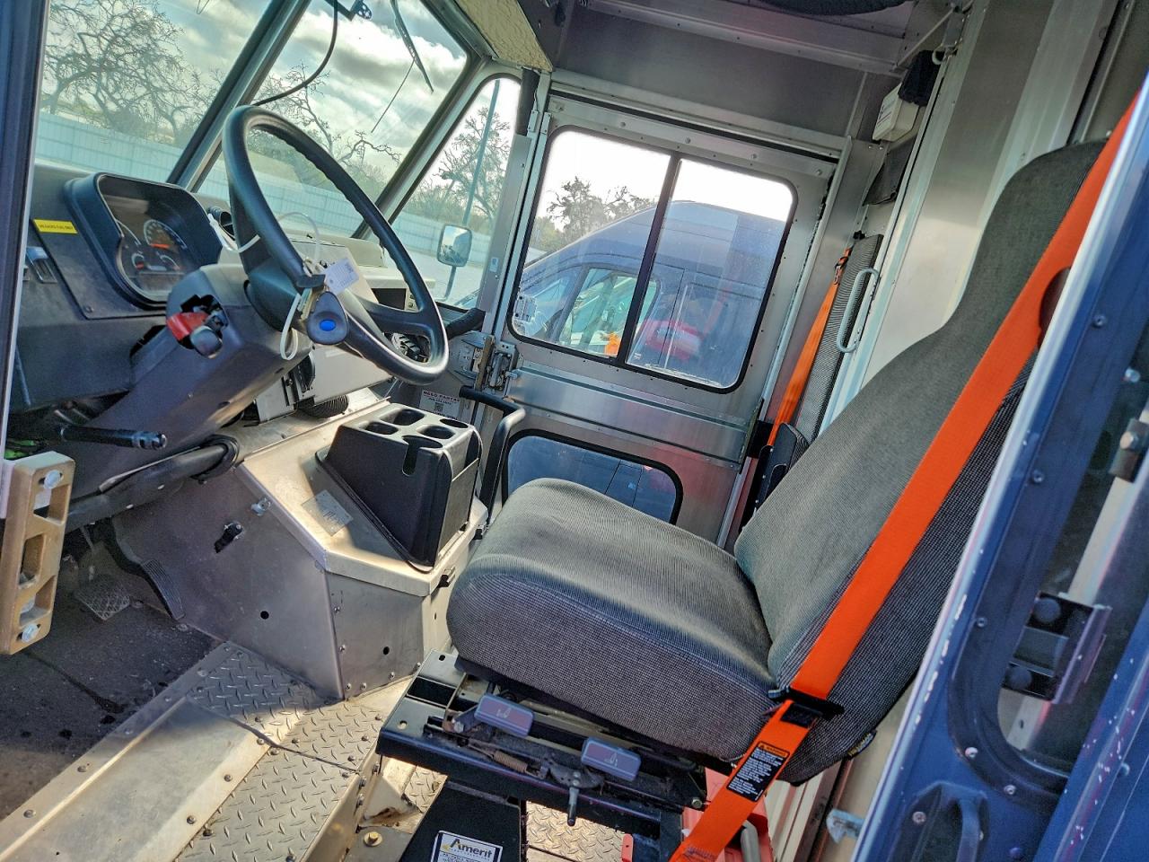 Freightliner Mt45 M Line Walk-in Van Image 8