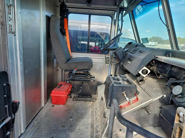 Freightliner Mt45 M Line Walk-in Van Image 11