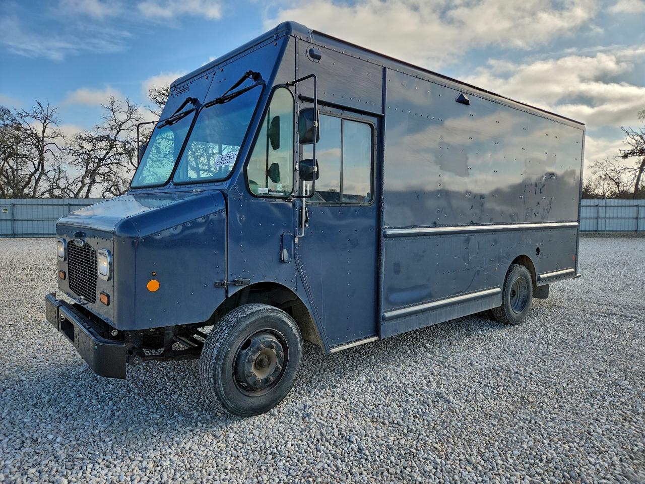 Freightliner Chassis M M Line Walk-in Van Image 1