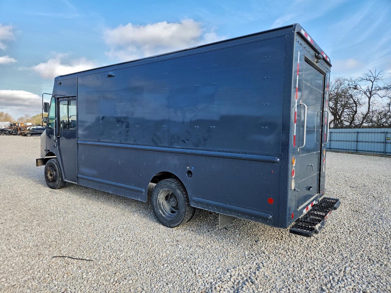 Freightliner Chassis M M Line Walk-in Van Image 6