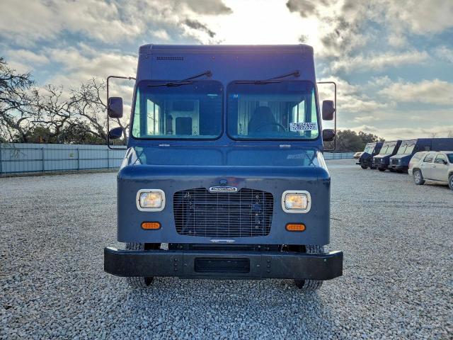 Freightliner Chassis M M Line Walk-in Van Image 12