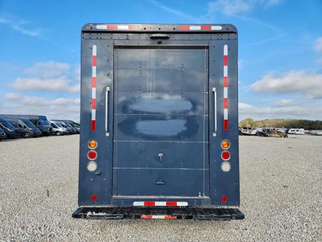 Freightliner Chassis M M Line Walk-in Van Image 3