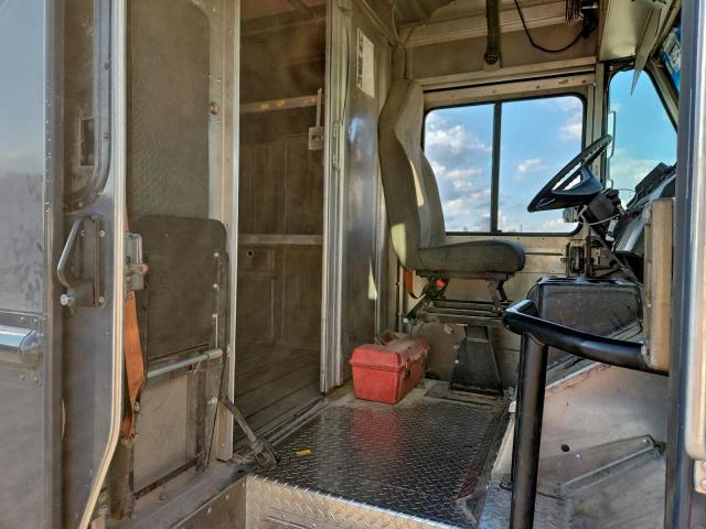 Freightliner Chassis M M Line Walk-in Van Image 7