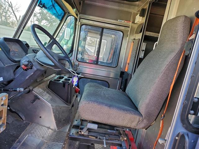 Freightliner Mt45 M Line Walk-in Van Image 9