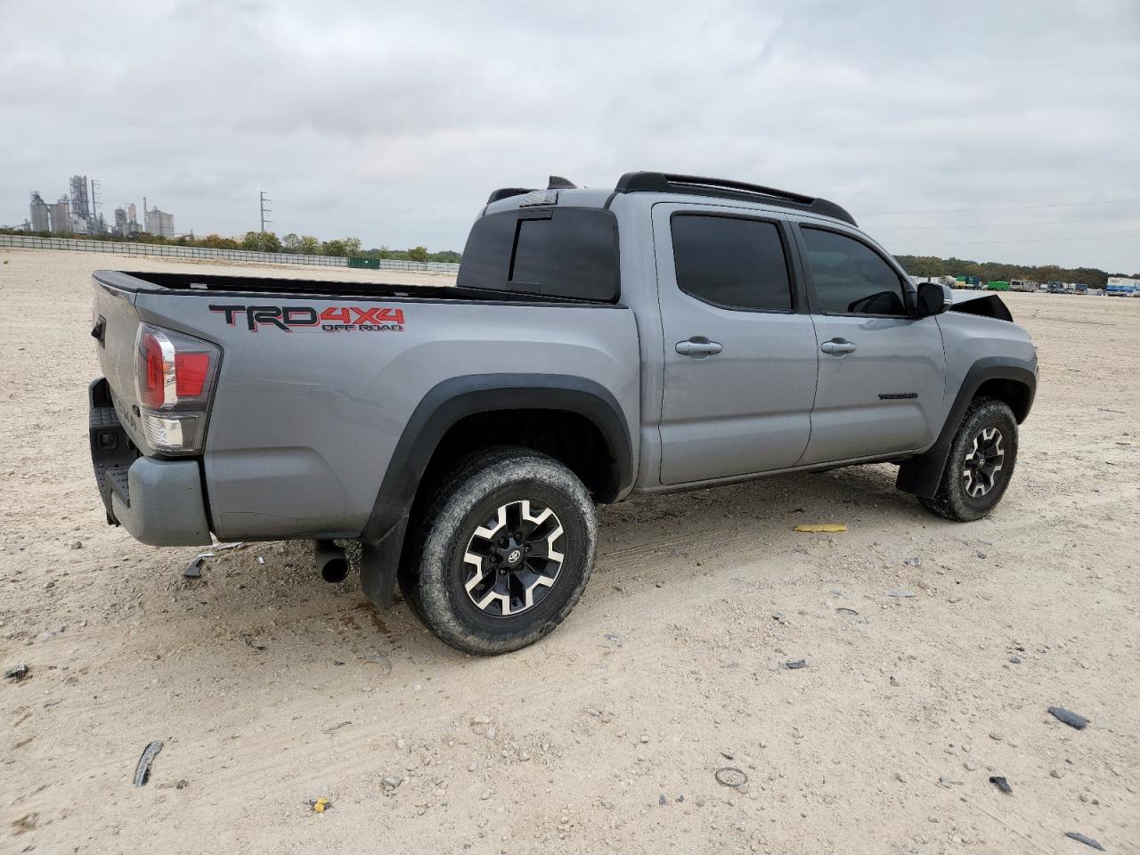 Toyota Tacoma Double Cab Image 2