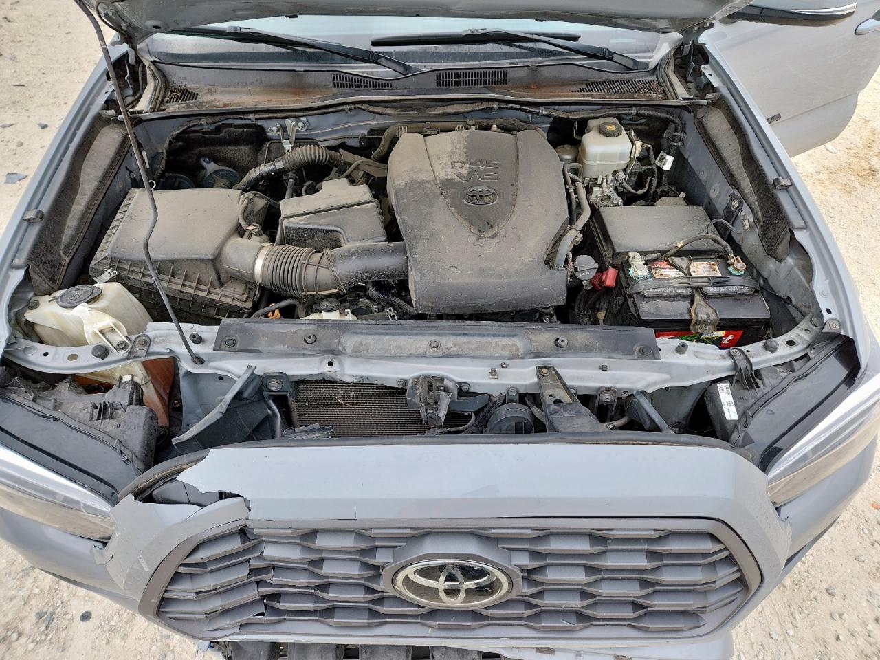 Toyota Tacoma Double Cab Image 3