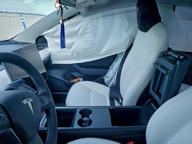 Tesla Model 3 Image 7