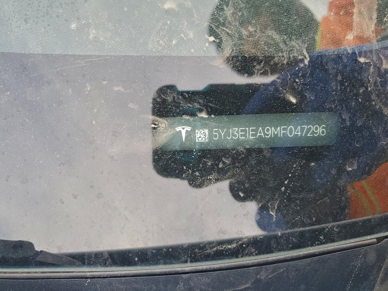 Tesla Model 3 Image 10