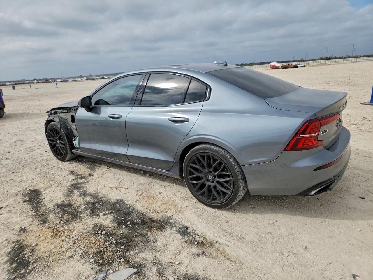 Volvo S60 T6 R-design Image 2