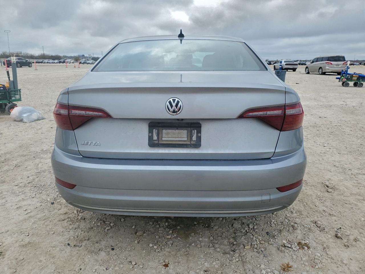Volkswagen Jetta S Image 2